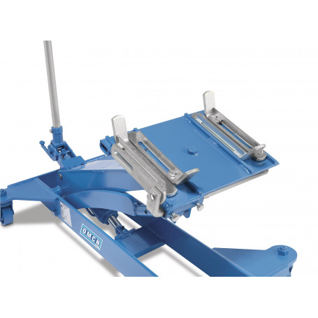 chariot-elevateur-1500-kg-pour-travaux-de-montage-724564303-1-1.jpg