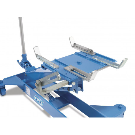 chariot-elevateur-1500-kg-pour-travaux-de-montage-724564303.jpg